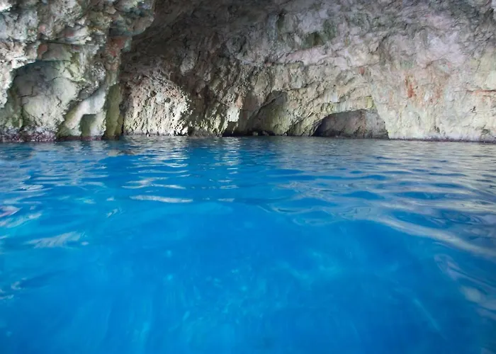 Nora Hvar Bed & Breakfast 4*