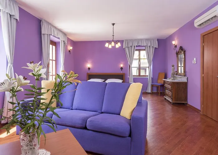 Nora Hvar Bed & Breakfast 4*