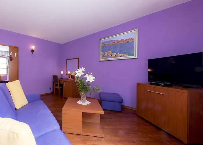 Bed & Breakfast Nora Hvar 4*