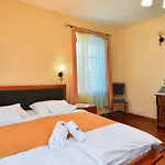 Frühstückspension Nora Hvar 4*