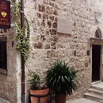 Frühstückspension Nora Hvar 4*