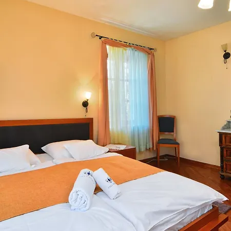 Bed & Breakfast Nora Hvar 4*