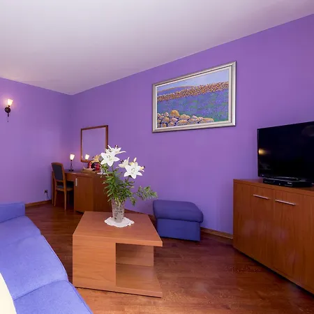 Bed & Breakfast Nora Hvar 4*
