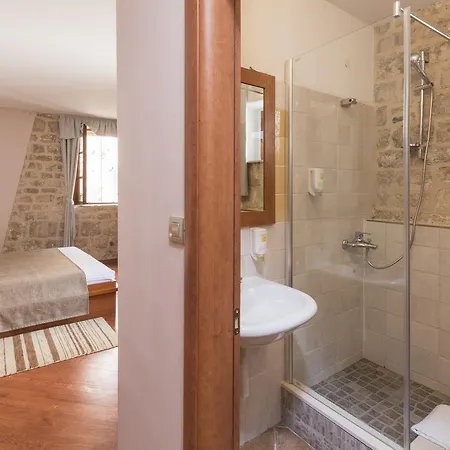 Nora Hvar 4*